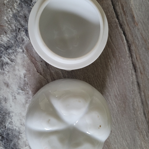 Ceramic Pear Lidded Container White Kitchenware Fruit Collectible Cottagecore - Picture 7 of 7